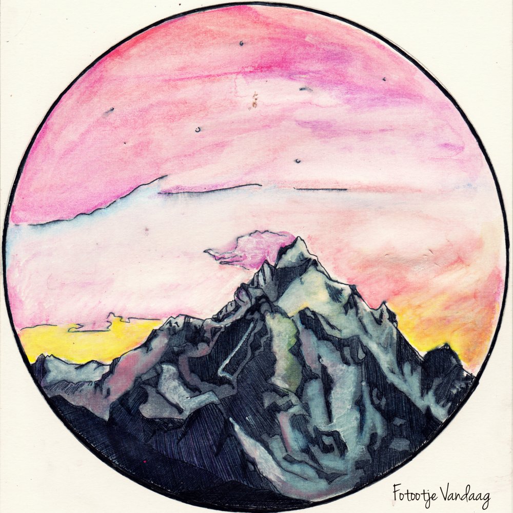 Berg, getekend met potlood en pen.